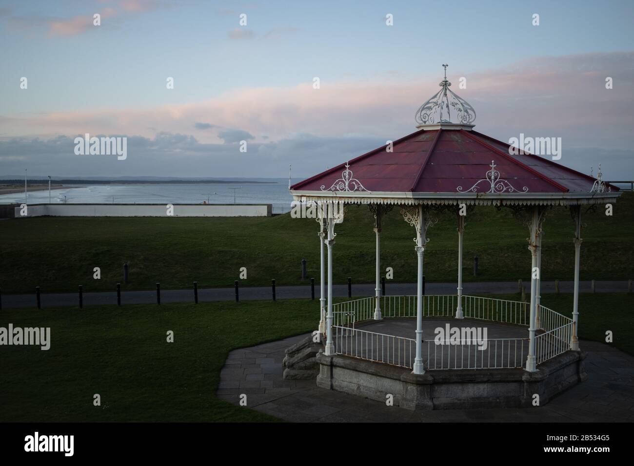 ST ANDREWS, SCOTLAND - 2/3/2020 - A view of the bandstand behind the Old Course, with the sea off West Sands in the background, at dusk Stock Photo