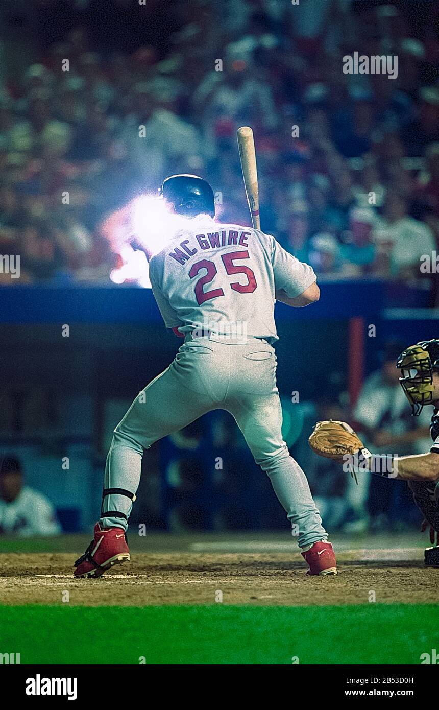 Mark McGwire HOME RUN RECORD BREAKER 1998 St. Louis Cardinals 22x34 Wall  POSTER