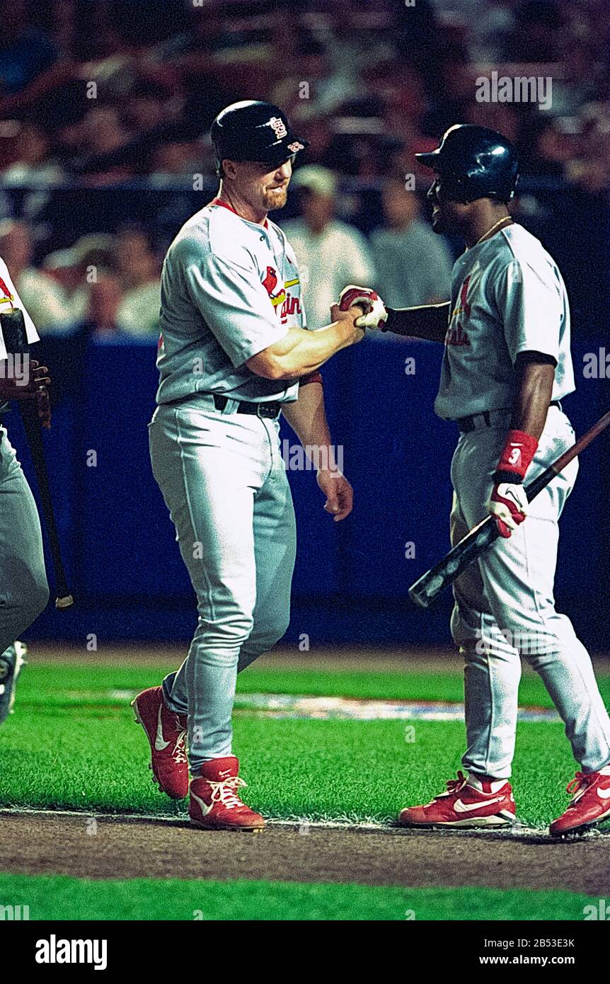Mark mcgwire home run hi-res stock photography and images - Alamy