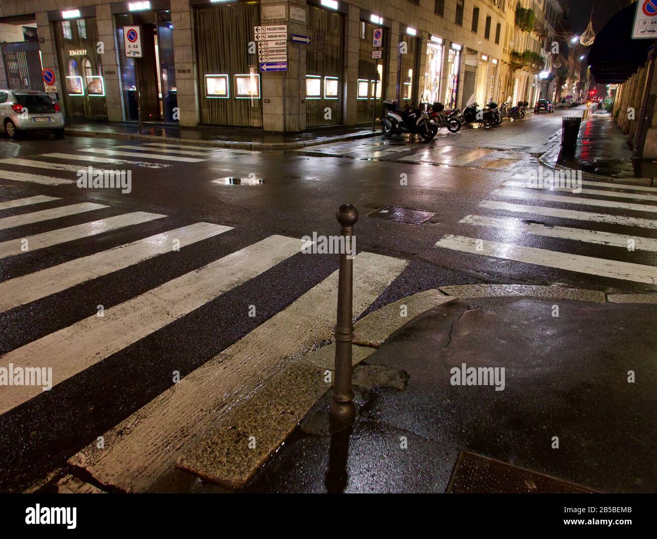 Empty street on rainy night hi-res stock photography and images - Alamy