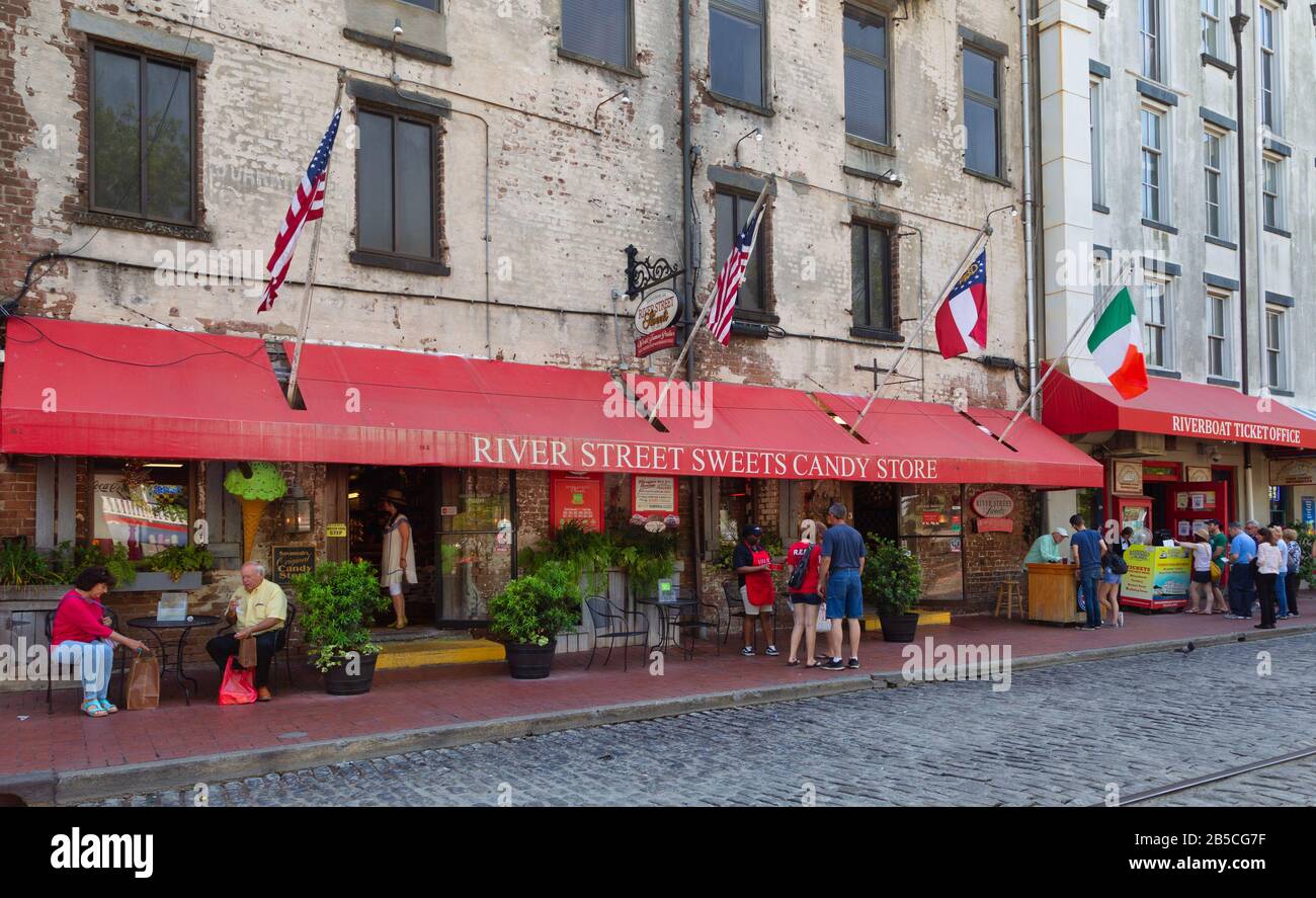 River Street Candy Store in Savannah Stock Photo Alamy