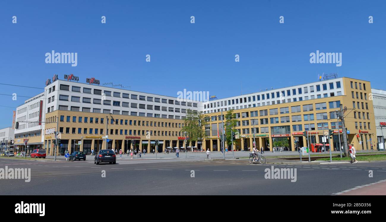 Helle Mitte, Alice-Salomon-Platz, Hellersdorf, Berlin, Deutschland Stock  Photo - Alamy