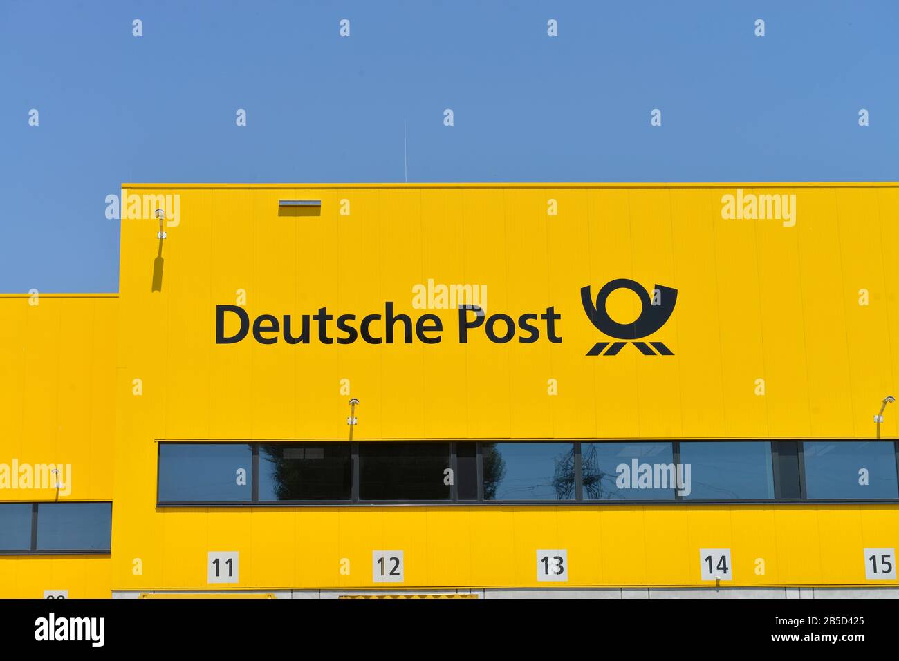 DHL-Zustellbasis, Rohrdamm, Siemensstadt, Berlin, Deutschland Stock Photo