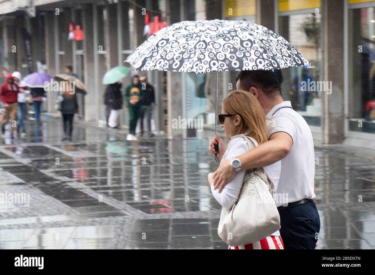 Couple under umbrella in rainy hi-res stock photography and images - Alamy