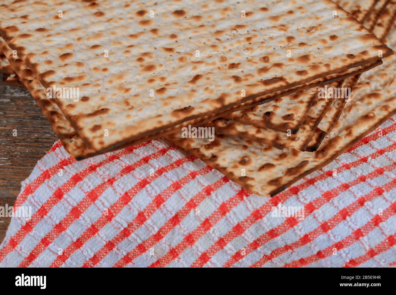 Jewish Family Celebrating Passover Matzoh Jewish Unleavened Bread Holiday Stock Photo Alamy