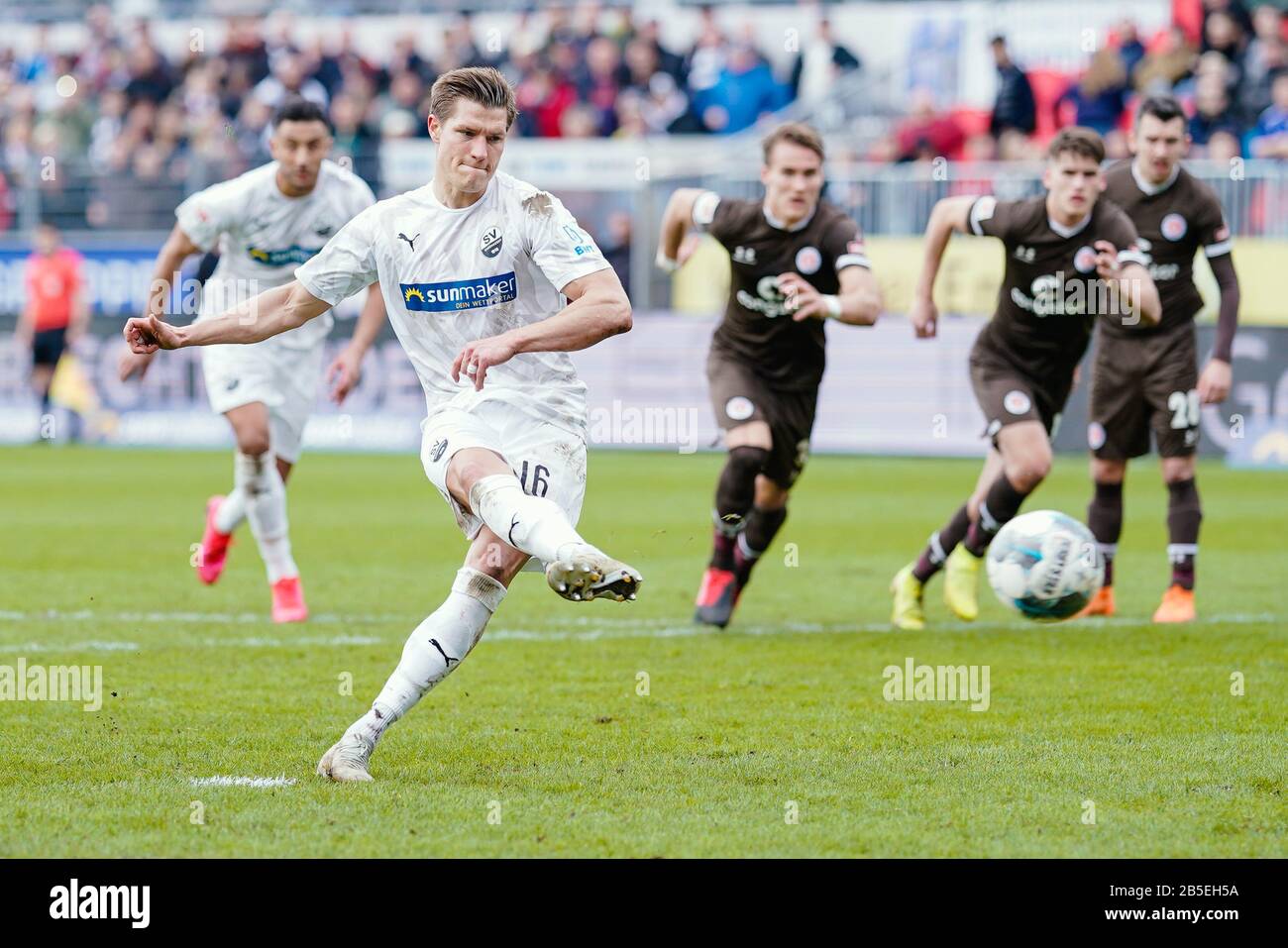 Sandhausen, Germany. 08th Mar, 2020. Football: 2nd Bundesliga, 25th matchday, SV Sandhausen - FC St. Pauli, Hardtwaldstadion. Sandhausen's Kevin Behrens scores the penalty goal for the 1:1. Credit: Uwe Anspach/dpa - IMPORTANT NOTE: In accordance with the regulations of the DFL Deutsche Fußball Liga and the DFB Deutscher Fußball-Bund, it is prohibited to exploit or have exploited in the stadium and/or from the game taken photographs in the form of sequence images and/or video-like photo series./dpa/Alamy Live News Stock Photo