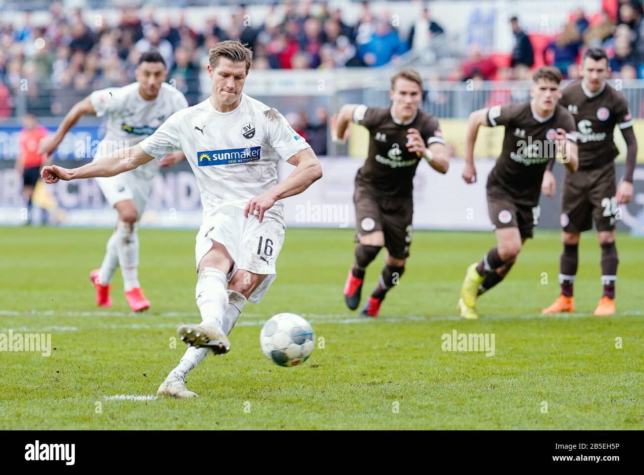Sandhausen, Germany. 08th Mar, 2020. Football: 2nd Bundesliga, 25th matchday, SV Sandhausen - FC St. Pauli, Hardtwaldstadion. Sandhausen's Kevin Behrens scores the penalty goal for the 1:1. Credit: Uwe Anspach/dpa - IMPORTANT NOTE: In accordance with the regulations of the DFL Deutsche Fußball Liga and the DFB Deutscher Fußball-Bund, it is prohibited to exploit or have exploited in the stadium and/or from the game taken photographs in the form of sequence images and/or video-like photo series./dpa/Alamy Live News Stock Photo