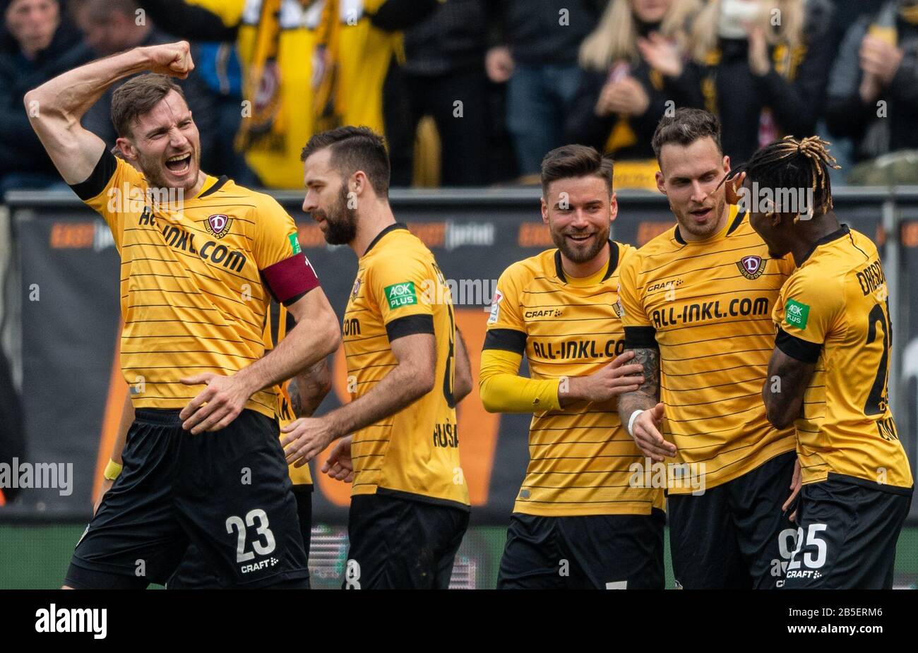 08 March 2020, Saxony, Dresden: Football: 2nd Bundesliga, SG Dynamo Dresden  - FC Erzgebirge Aue, 25th matchday, at the Rudolf Harbig Stadium. Dynamos  Florian Ballas (l-r), Josef Husbauer, Niklas Kreuzer, Patrick Schmidt