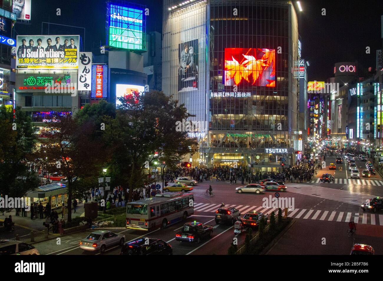 Night Photography Of A Crowed Of Pedestrians Crossing A Four Way Zebra Crossing At Shibuya Crossing In Central Tokyo Japan Stock Photo Alamy Night Photography Of A Crowed Of Pedestrians Crossing A Four Way Zebra Crossing At Shibuya Crossing In Central Tokyo Japan Stock Photo Alamy