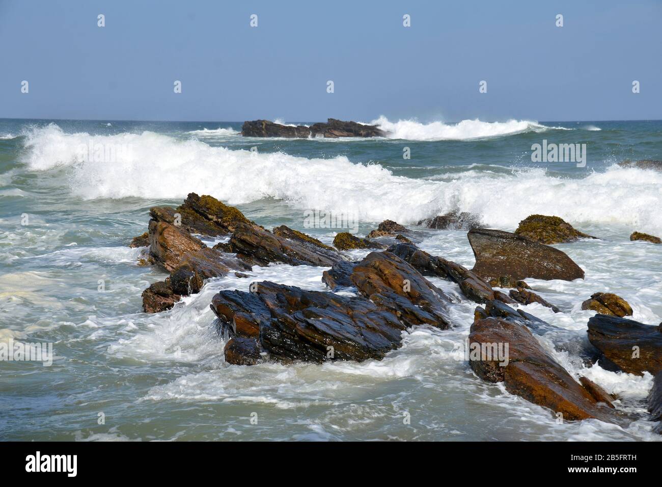 Klippe, Welle, Goyambokka Beach, Tangalle, Sri Lanka Stock Photo