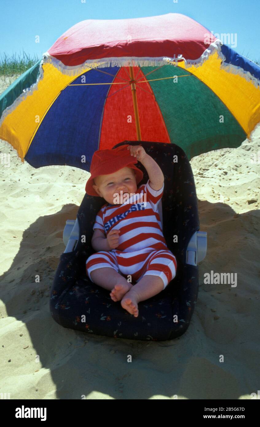 Baby beach hat umbrella hi-res stock photography and images - Alamy