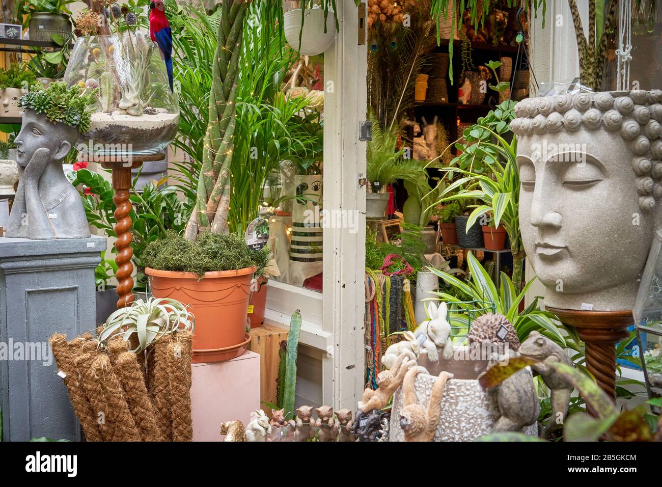 Traditional crafts and shops hires stock photography and images Alamy