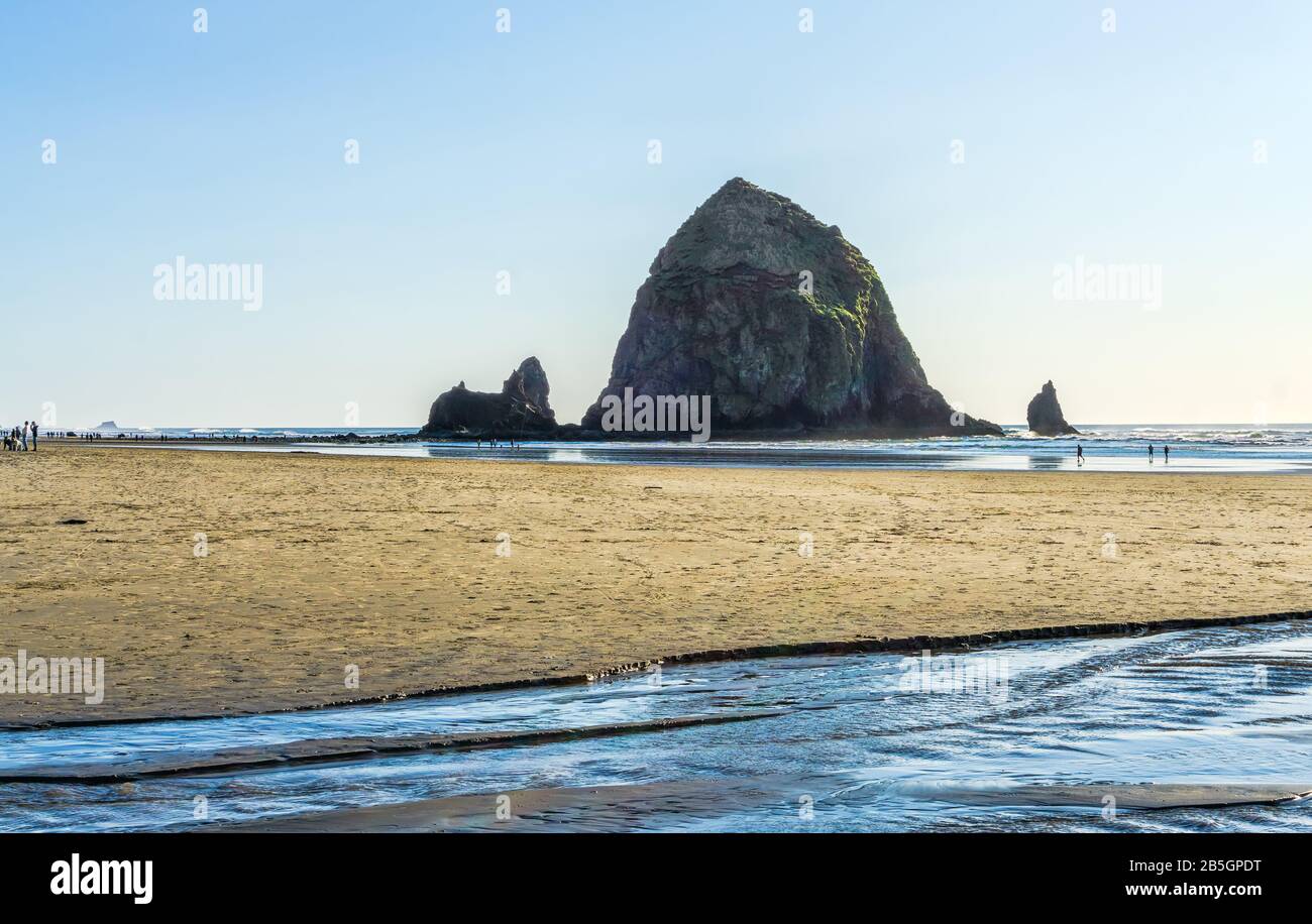 A view of the famous Haystack Rock Monolith in Cannon Beach, Oregon ...