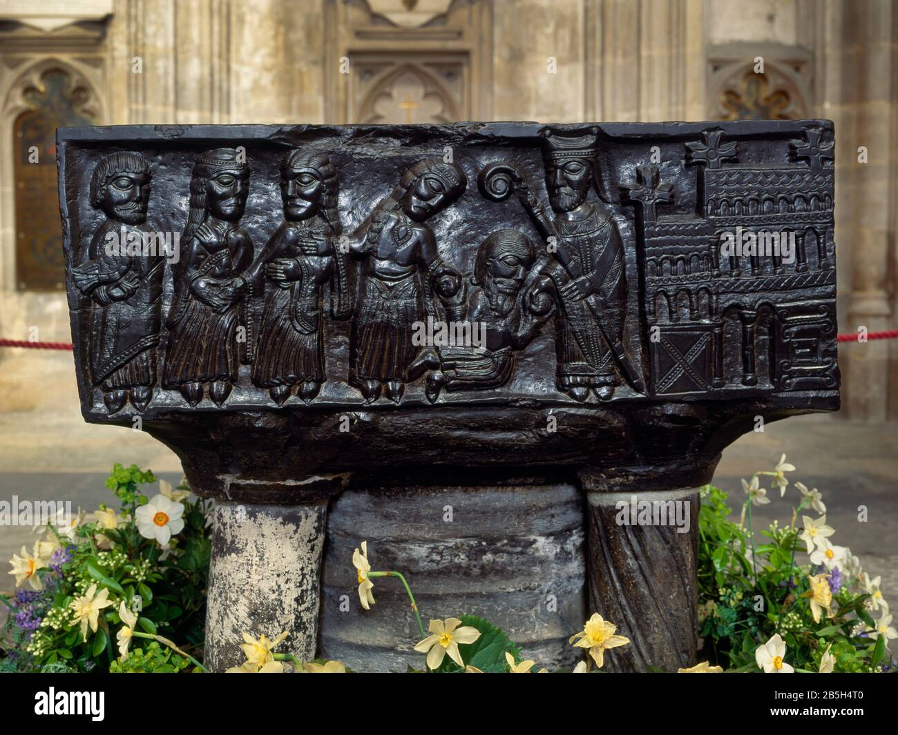 Norman (c 1150) font of polished Tournai 'marble' (Carboniferous limestone) in the N aisle of the nave of Winchester Cathedral, Hampshire, England, UK Stock Photo