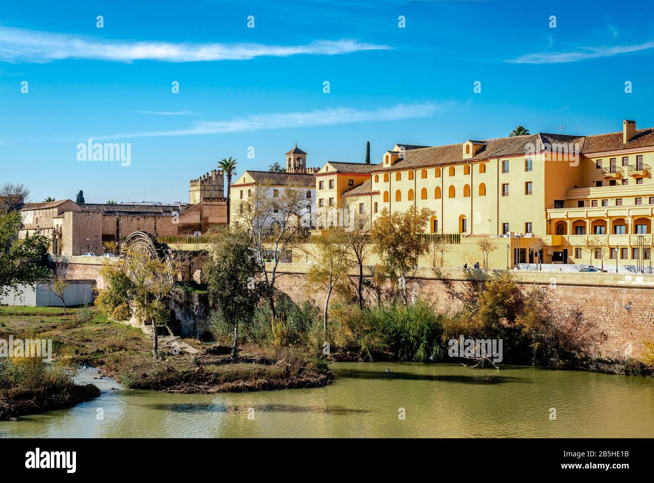 The Alcázar de los Reyes Cristianos (aka Alcázar of Córdoba) and the medieval mill on the banks of the river Guadaquivir in Cordoba, Andalusia, Spain. Stock Photo