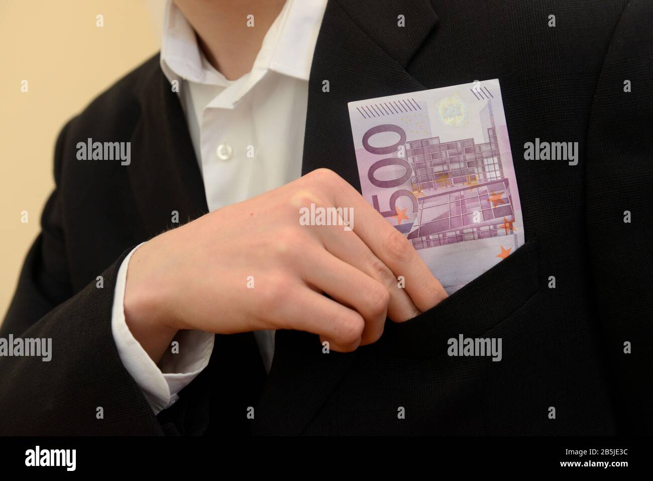 Symbolfoto, 500 Euro, Einstecken Stock Photo