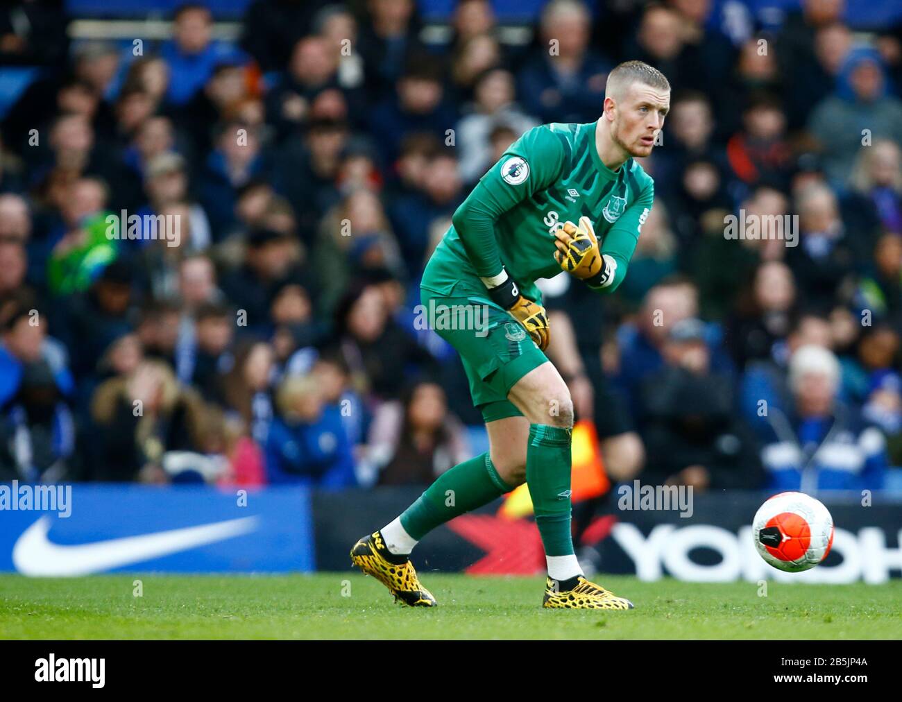 LONDON, UNITED KINGDOM. MARCH 08: Everton's Jordan Pickford in action during English Premier League between Chelsea and Evertonat Stanford Bridge Stadium , London, England on 08 March  2020 Stock Photo