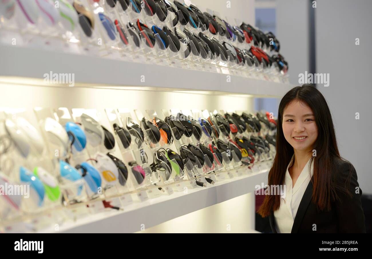 Shenzhen Wintop Electronics, Messestand, Cebit, Hannover, Niedersachsen, Deutschland Stock Photo