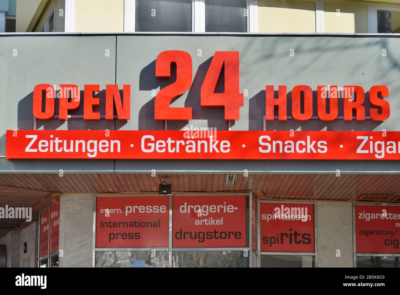 Kiosk, Kurfuerstendamm, Charlottenburg, Berlin, Deutschland Stock Photo