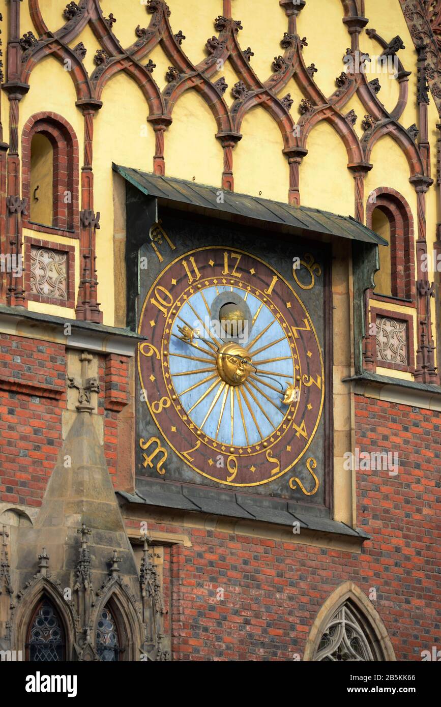 Sonnenuhr, Rathaus, Ring, Breslau, Niederschlesien, Polen Stock Photo -  Alamy