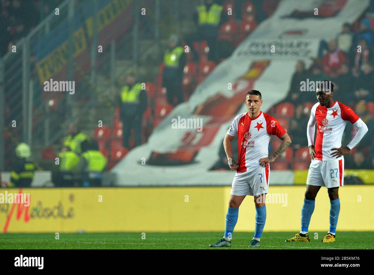 Czech Soccer - Sparta Prague v Slavia Prague. The Sparta Prague wall  defends a Slavia Prague free kick Stock Photo - Alamy