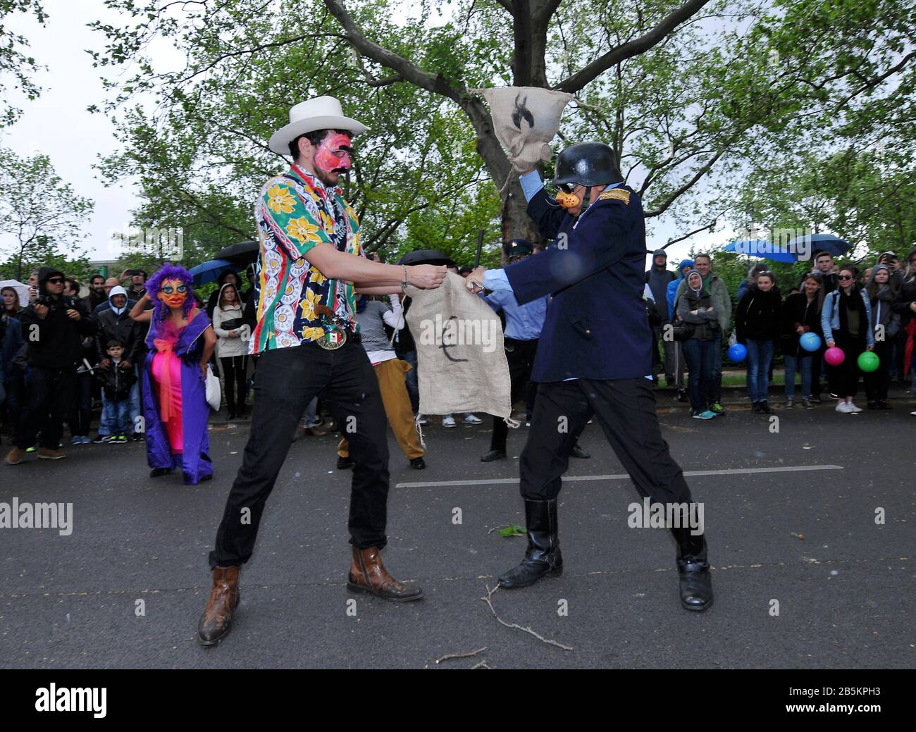 Strassentheater High Resolution Stock Photography and Images - Alamy