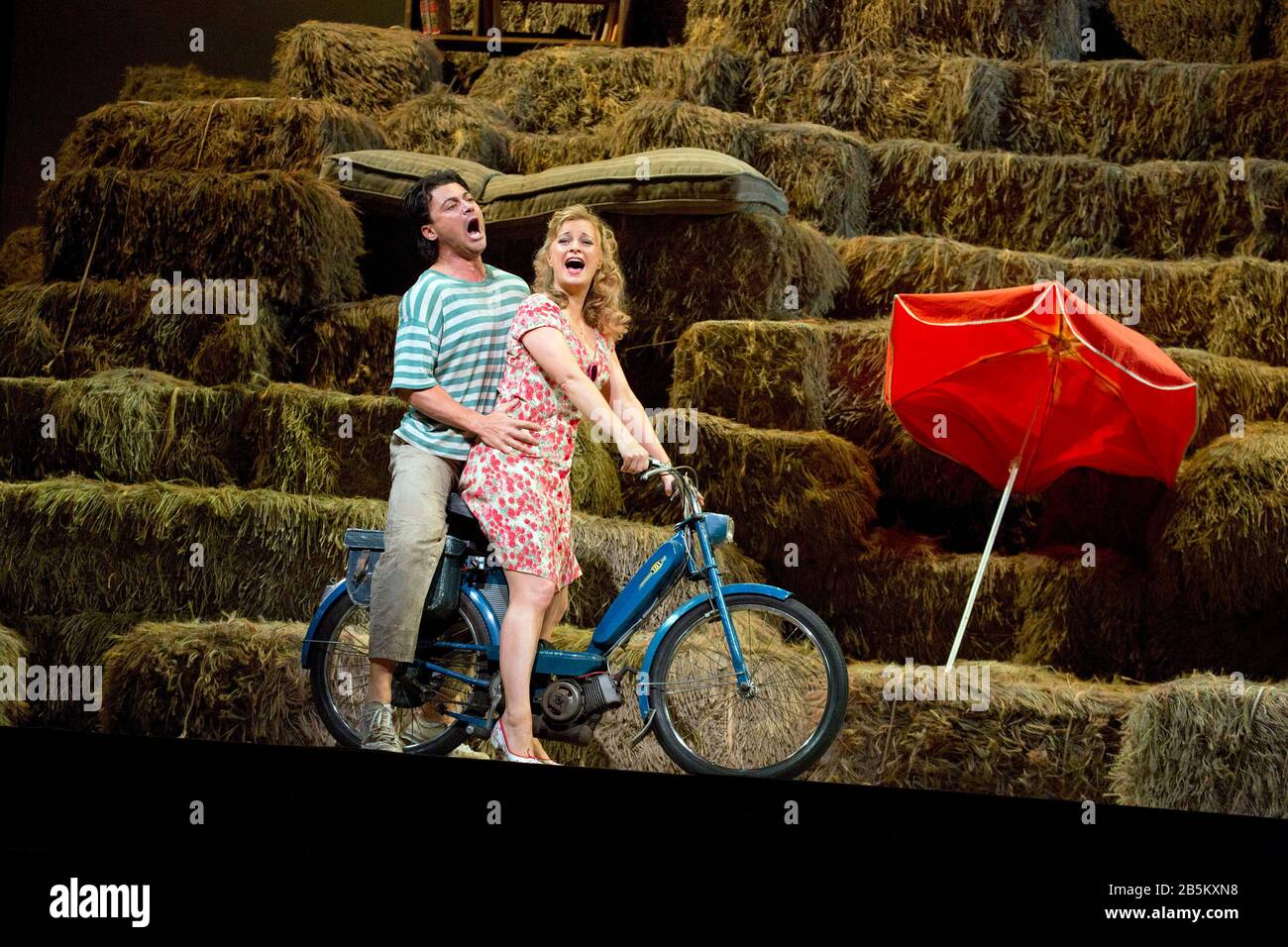 Vittorio Grigolo (Nemorino), Lucy Crowe (Adina) in L'ELISIR D'AMORE by Donizetti conductor: Daniele Rustioni set design: Chantal Thomas costumes: Laurant Pelly & Donate Marchand  lighting: Joel Adam director: Laurent Pelly  The Royal Opera, Covent Garden, London WC2 18/11/2014 Stock Photo
