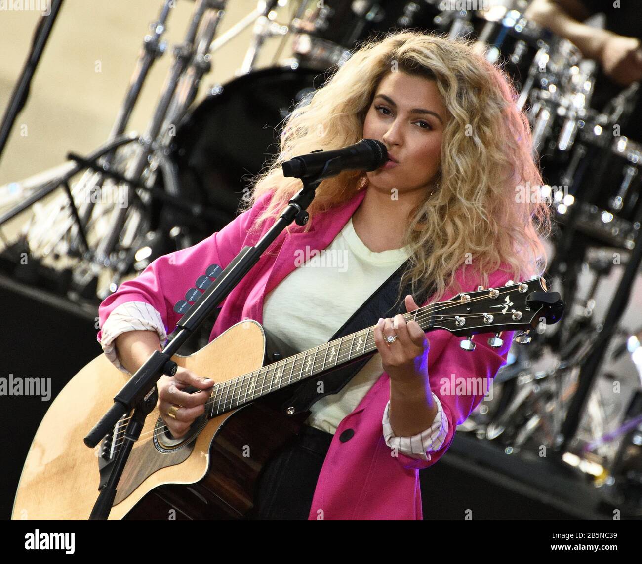 NEW YORK, NY, USA - AUGUST 09, 2019: American Singer-Songwriter Tori ...
