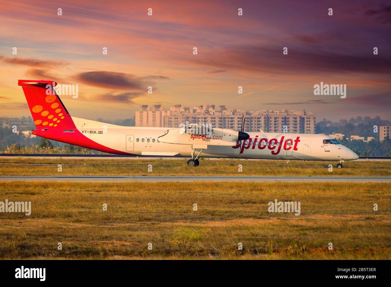 Spicejet q400 hires stock photography and images Alamy