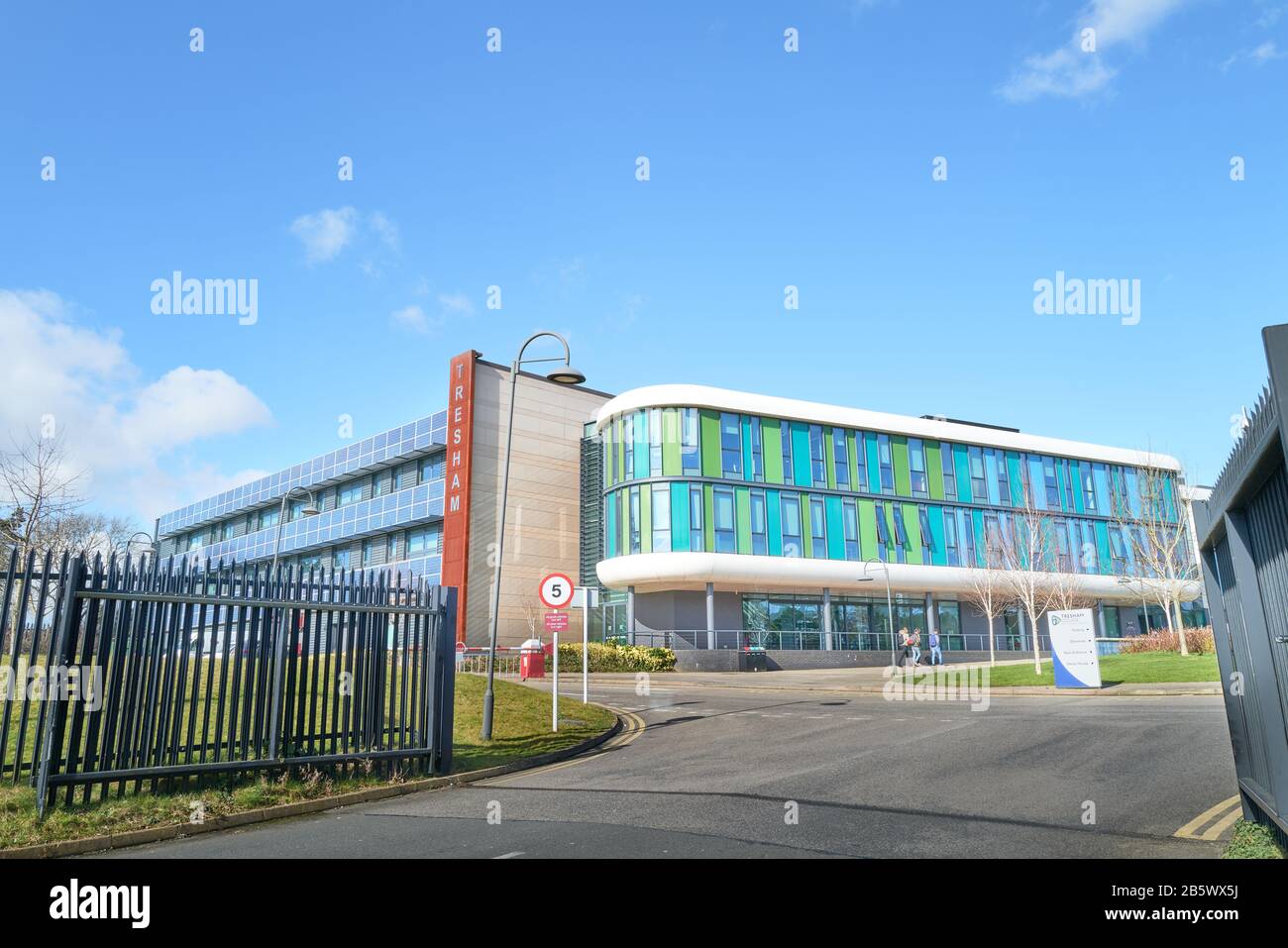 Driveway to Tresham college building at Corby, Northamptonshire, England, on a sunny winter day. Stock Photo