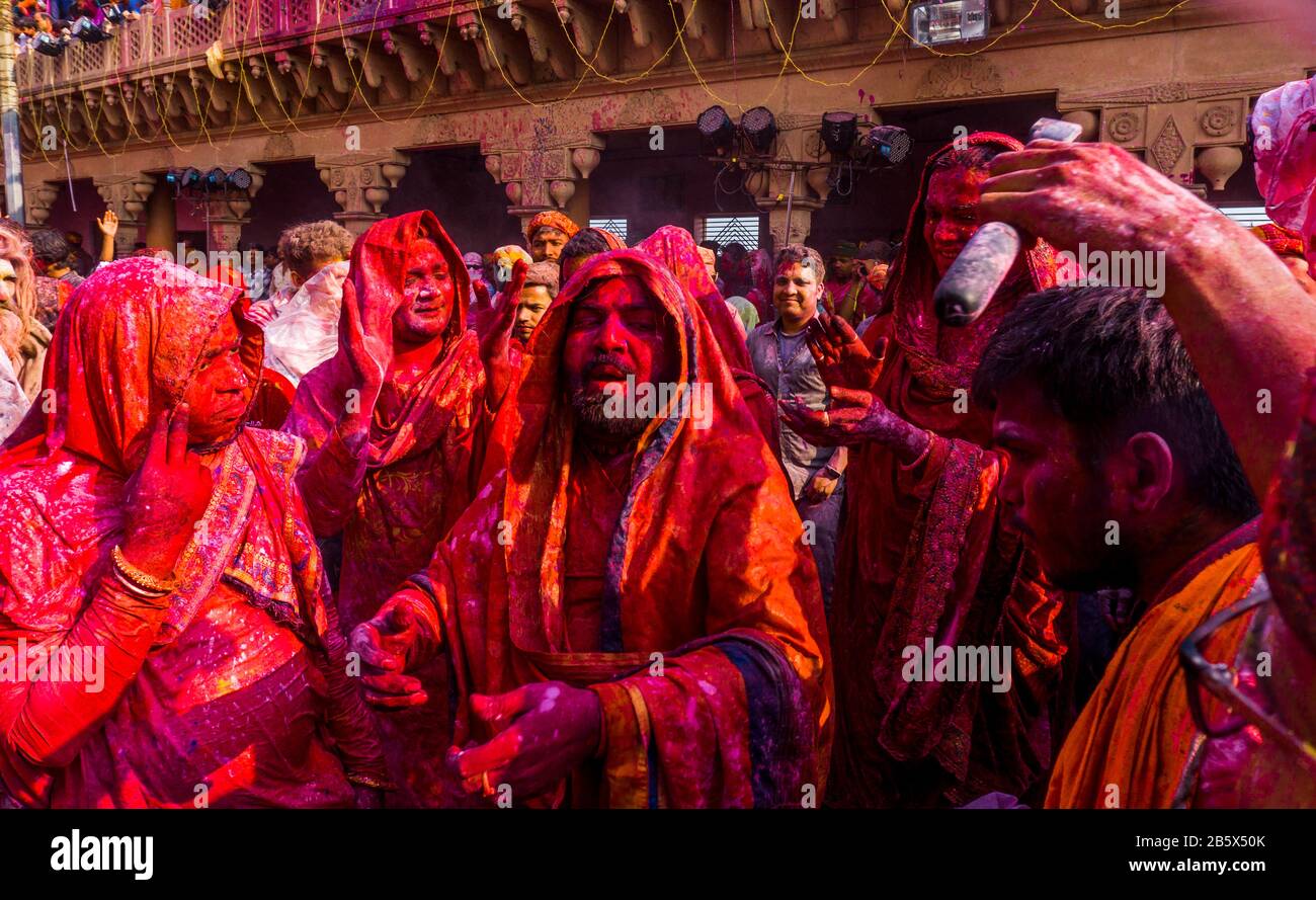 transgender holi in Mathura holi festival. People dancing and playing holi Stock Photo