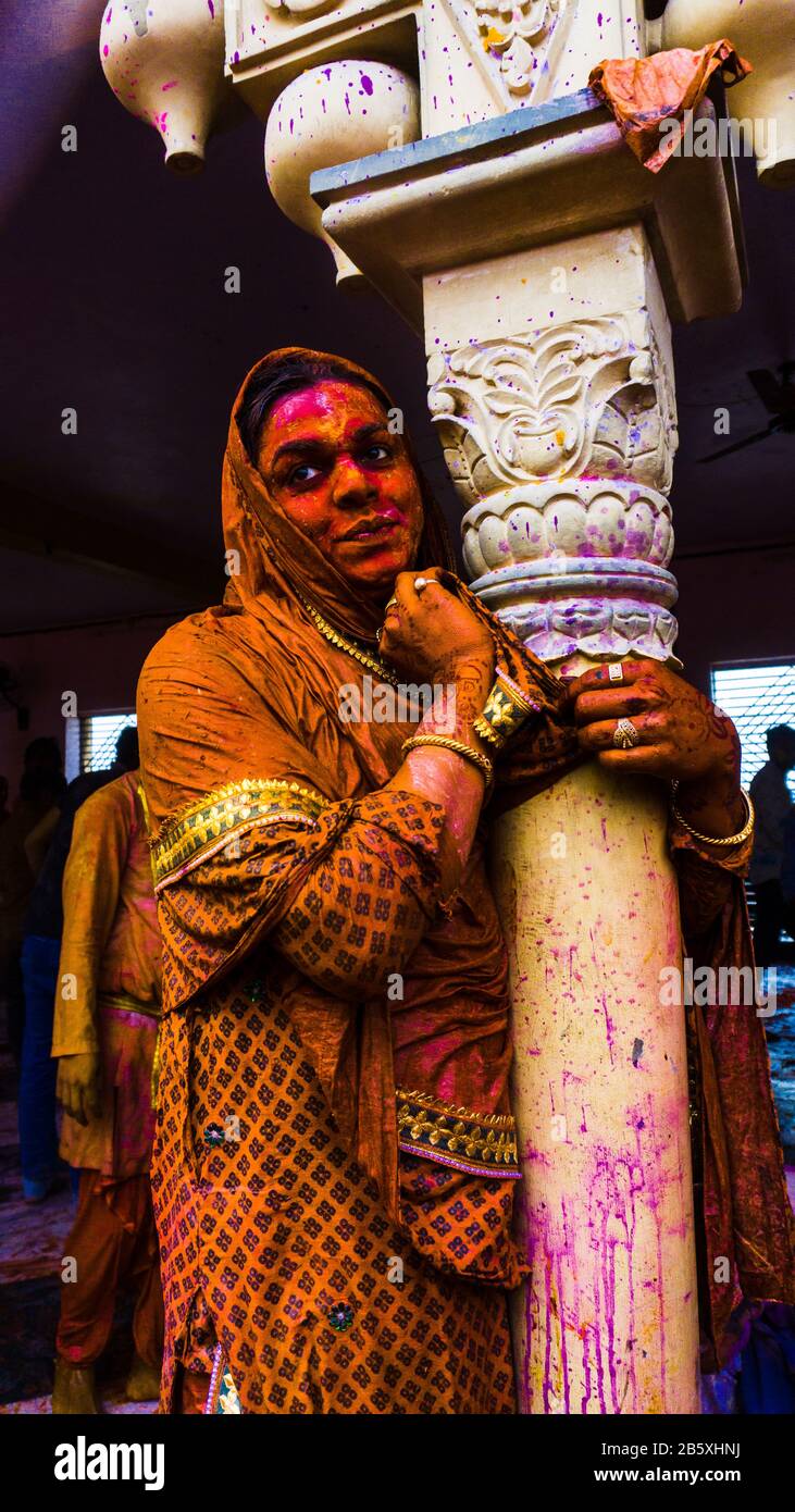 transgender holi in Mathura holi festival. People dancing and playing holi Stock Photo