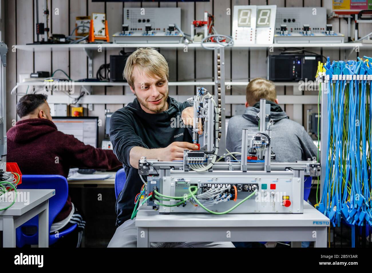 Remscheid, North Rhine-Westphalia, Germany - Trainees in metal and electrical professions, an industrial mechanic assembles an electro-pneumatic syste Stock Photo