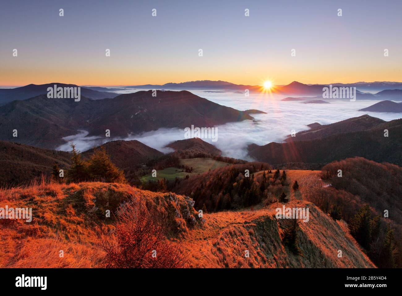 Sunrise Mountain Valley Hi res Stock Photography And Images Alamy