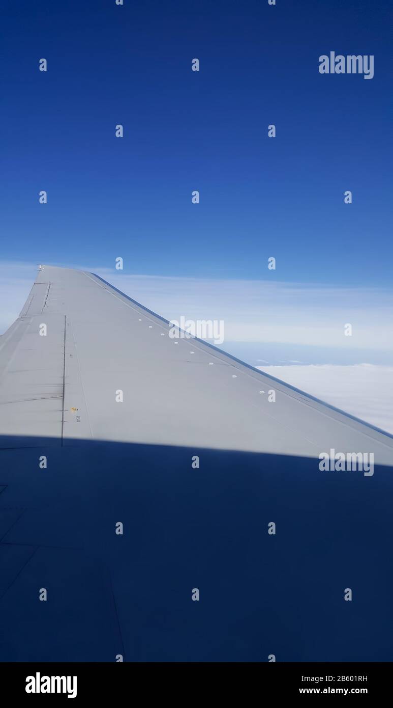 Wing aircraft engines above clouds hi-res stock photography and images ...