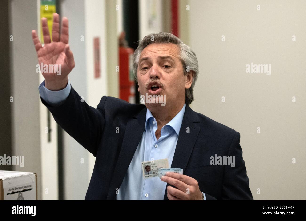 Buenos Aires, Deutschland. 27th Oct, 2019. Alberto Ángel Fernández, presidential candidate of the “Frente de Todos” party alliance in Argentina, casts his vote in a polling station in Buenos Aires. | usage worldwide Credit: dpa/Alamy Live News Stock Photo