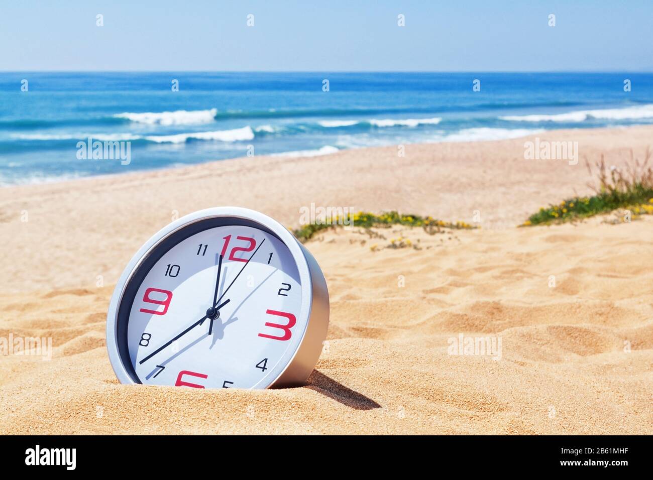 часовой берег. море камушки ракушки. смешной корабль. часы из эпоксидной смолы море. настенные часы из эпоксидной смолы море.