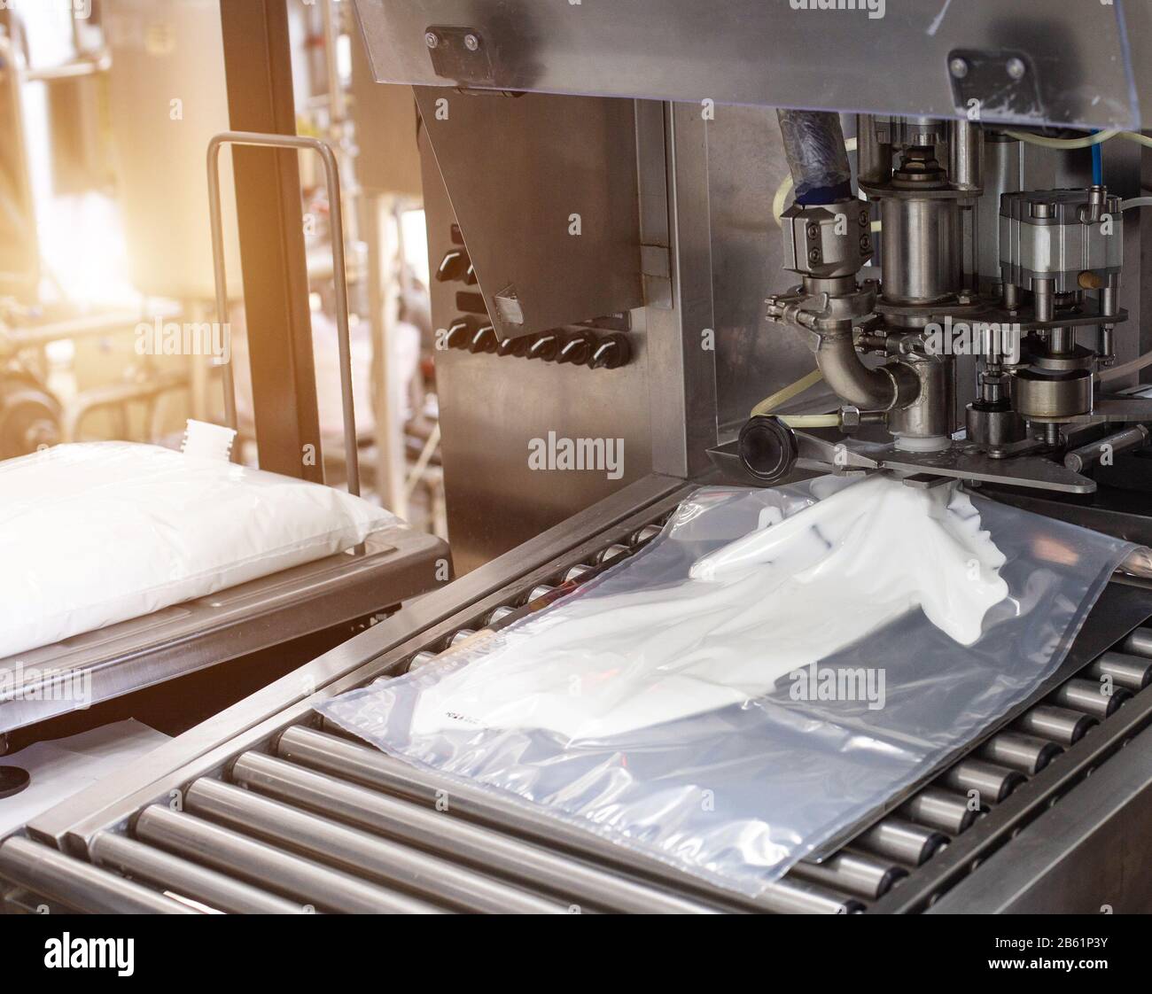 Production and manufacture of milk cream from cow's milk. Automatic, high fat automatic cream