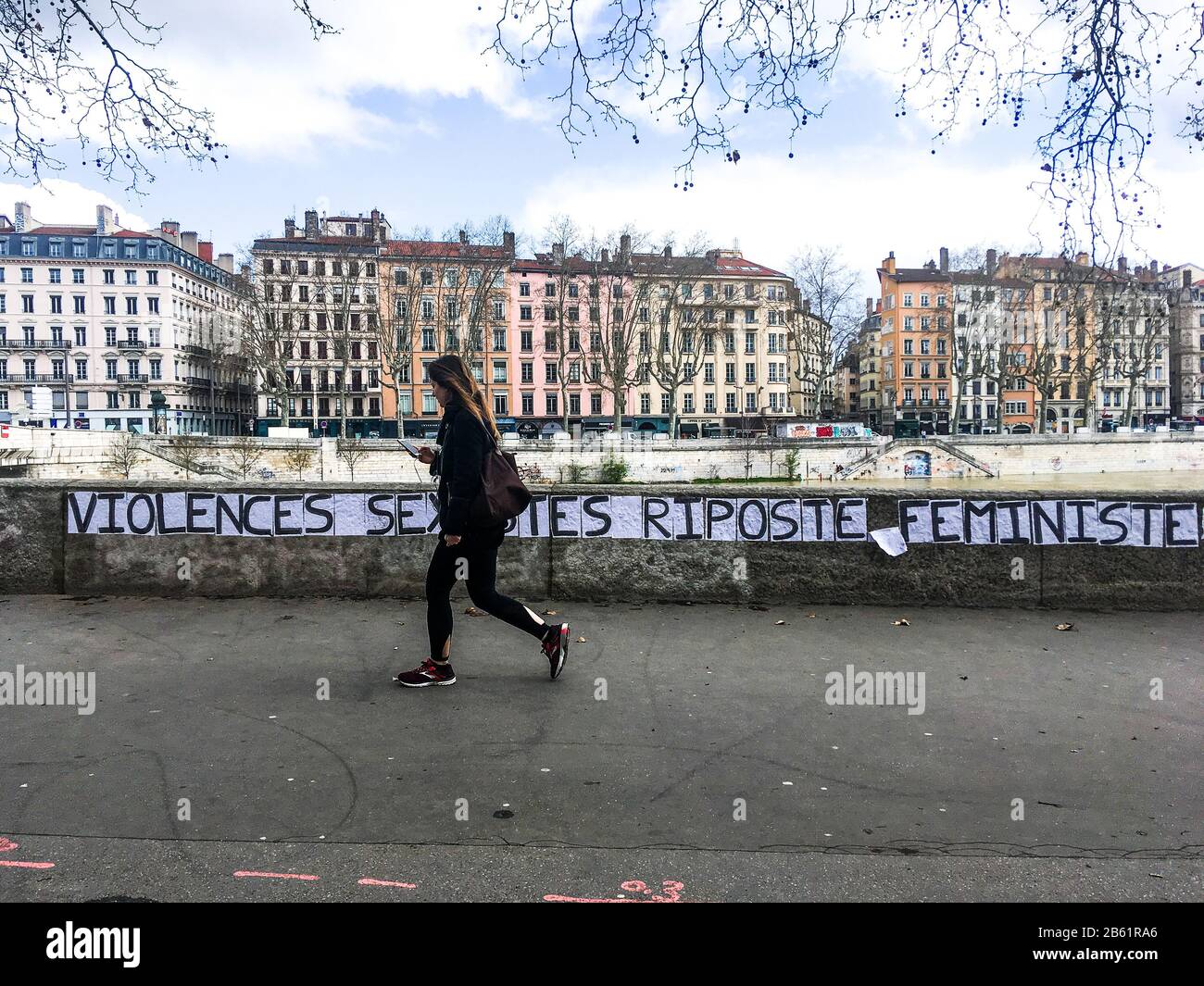 Violences made to women hi-res stock photography and images - Alamy