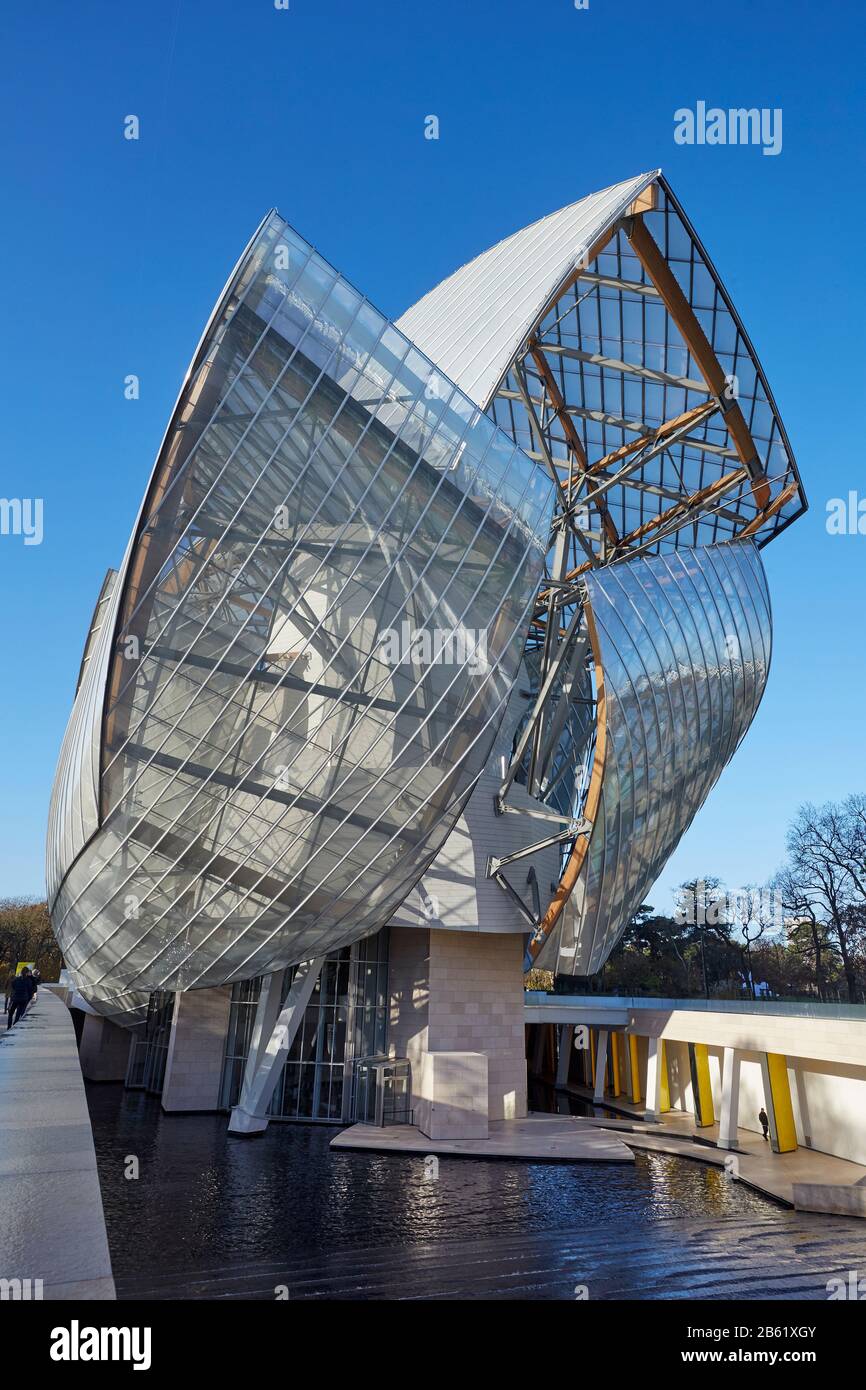 Paris, France - October 20, 2016: Louis Vuitton Foundation In The Parc Of  Boulogne With Unidentified People. It Is An Art Museum And Cultural Center  Designed By Famous Architect Frank Gehry Stock