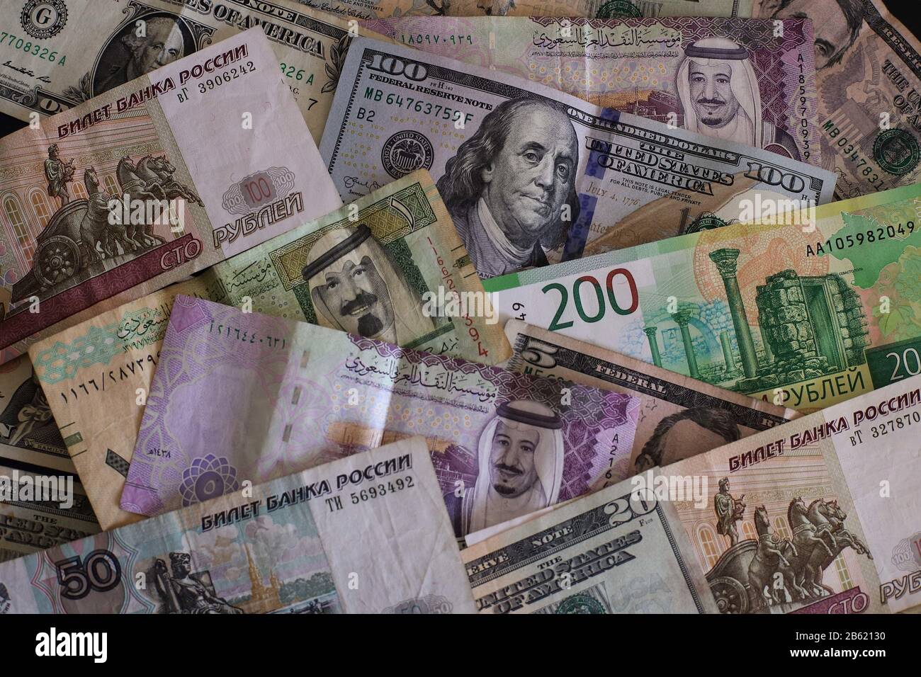 Продать доллары и евро. Российская валюта фото. Валюта РФ. Украина рублей.