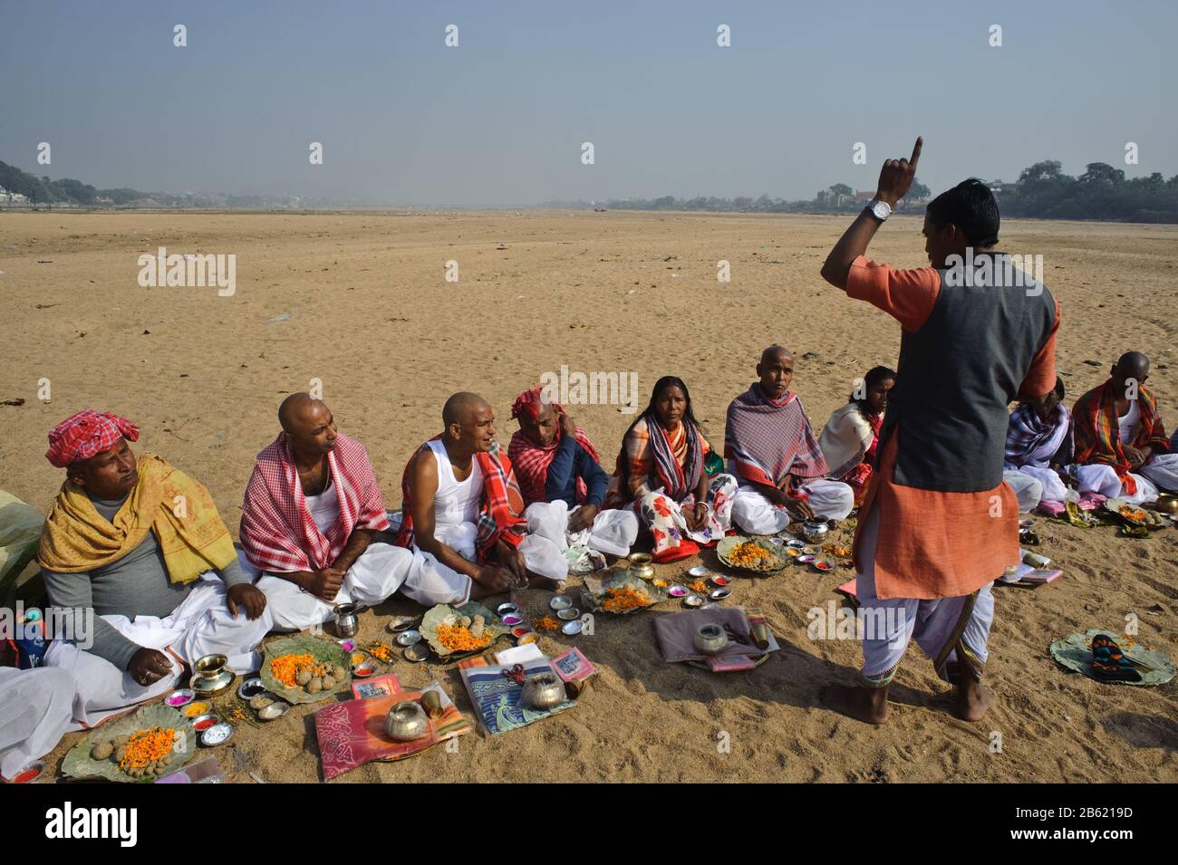 Hindu persons are performing a ritual to honour their dead ancestors ( India). The action is taking place in the dry bed of the river Phalgu. Stock Photo