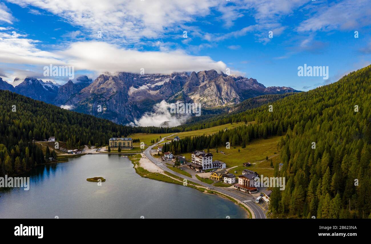 lake-misurina-or-lago-di-misurina-italy-misurina-lake-with-perfect-sky