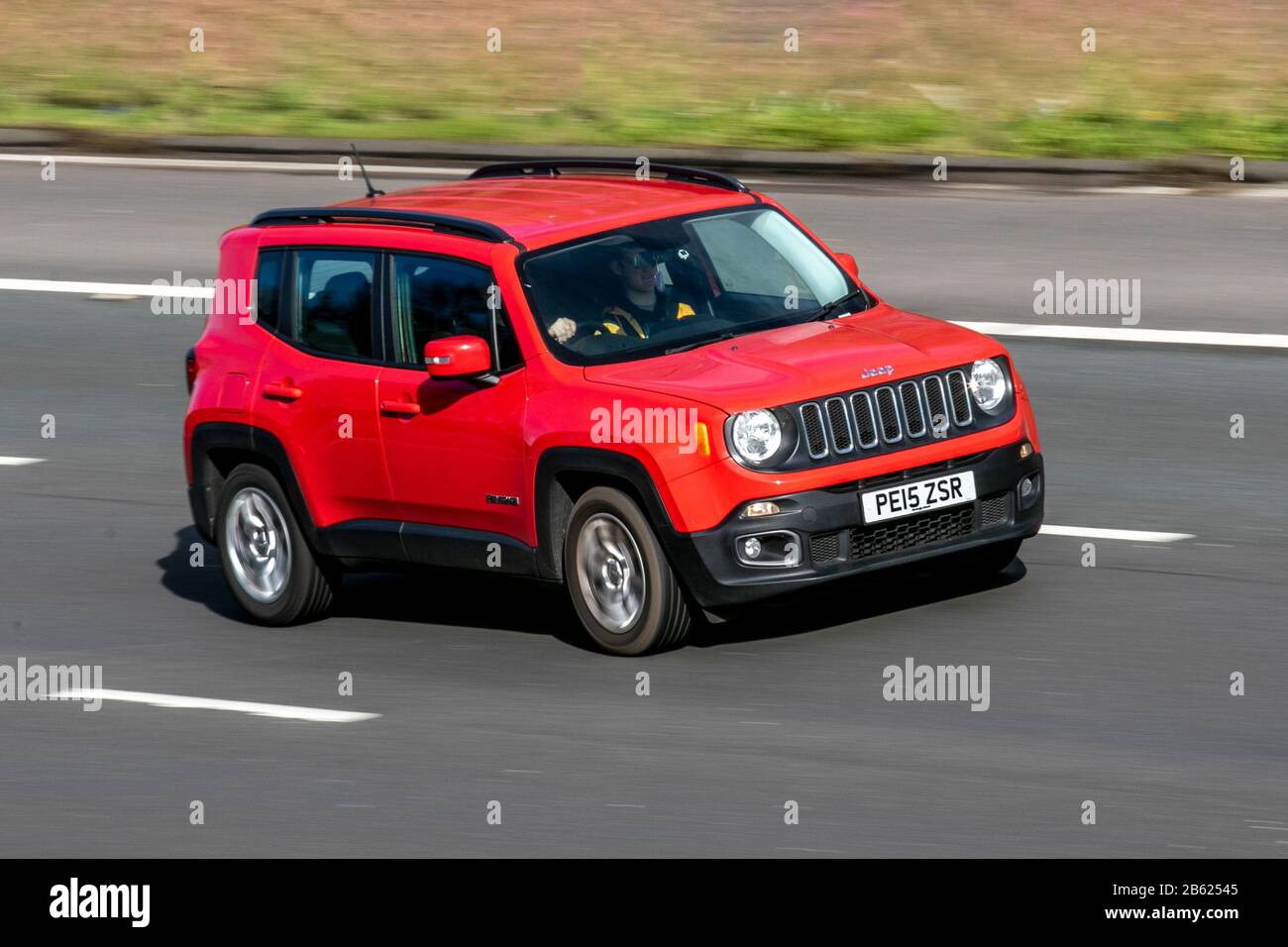 red jeep renegade high resolution stock photography and images alamy