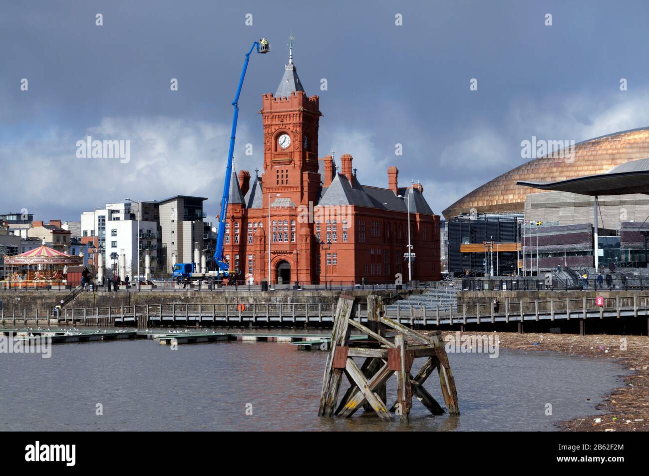 Workmen inspecting the Victorian Pierhead Building, Cardiff Bay, Cardiff, South Wales. Stock Photo