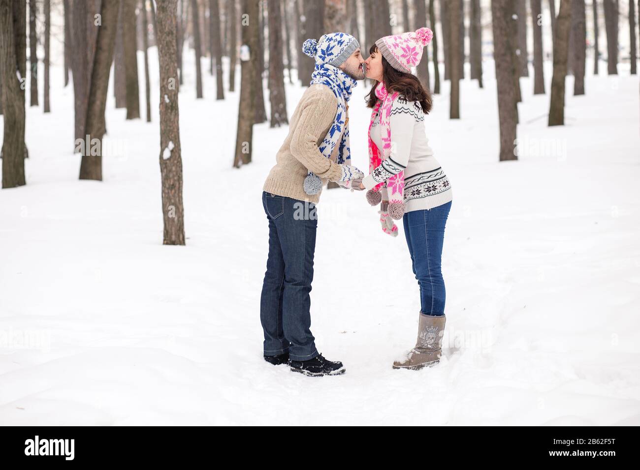 Young couple hugging and kissing in the Park in winter Stock Photo - Alamy