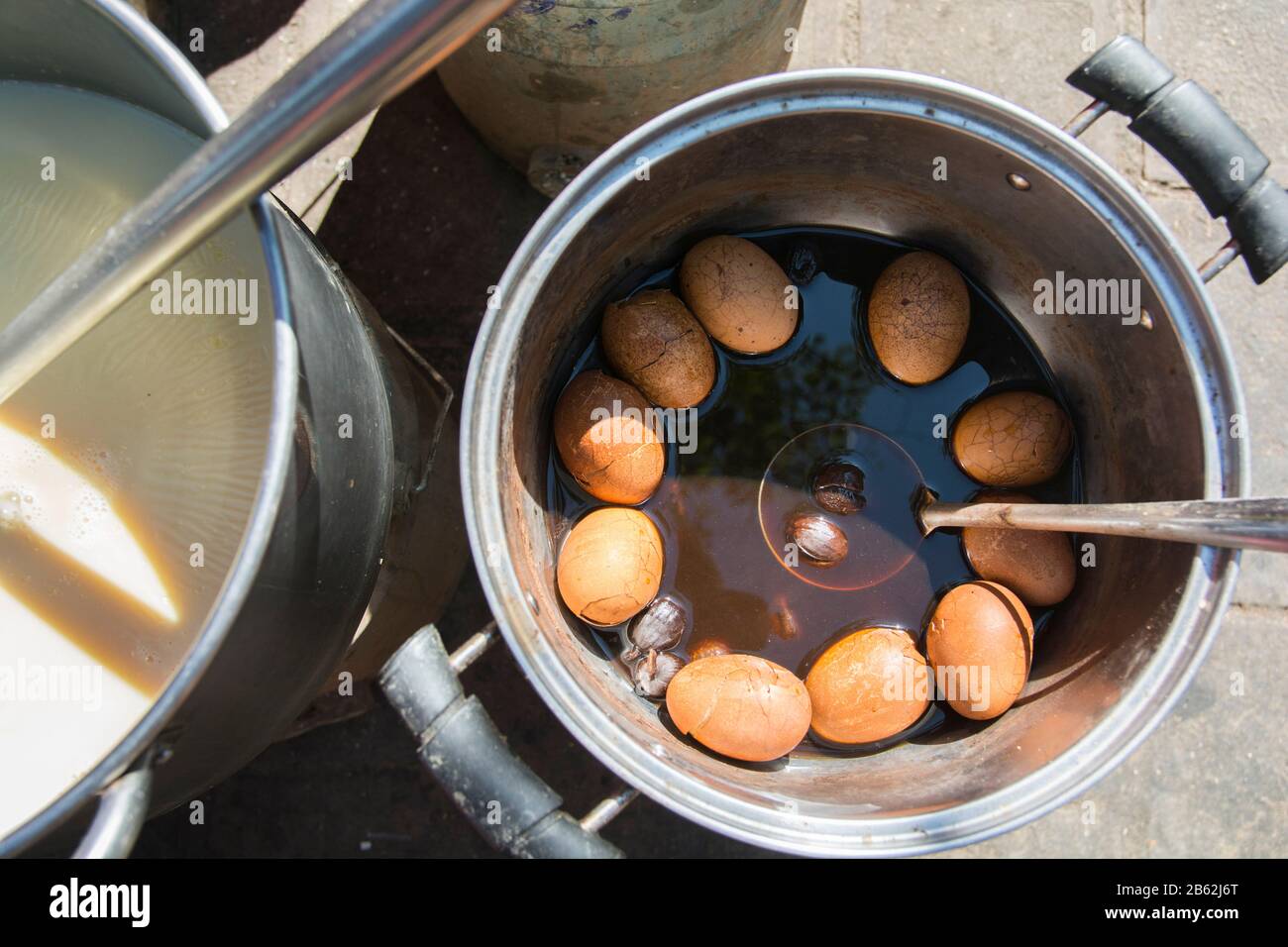 Top Shell Chinese Egg shell china hi-res stock photography and images - Alamy