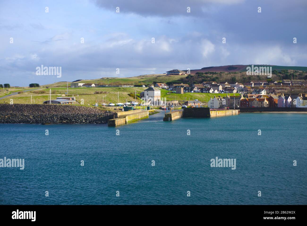 View south across the bay to the entrance of Eyemouth Harbour ...