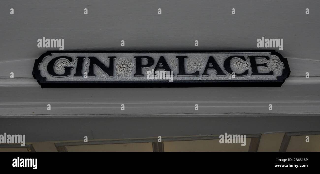 London gin palace hires stock photography and images Alamy