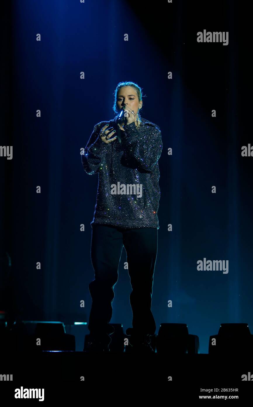 01.03.2020 Operacion Triunfo Gala 8. Dora canta "ojos de serpiente Stock  Photo - Alamy